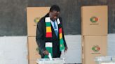 Presidente de Zimbabue gana reelección en comicios polémicos