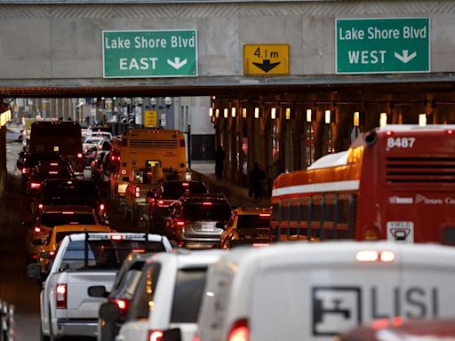 Toronto’s traffic crisis keeping workers out of the office, poll says