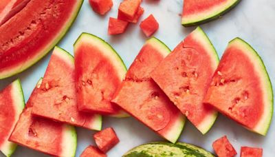 The “Two-Finger” Rule Farmers Swear by to Pick the Best Watermelon (I Use It Every Single Time!)