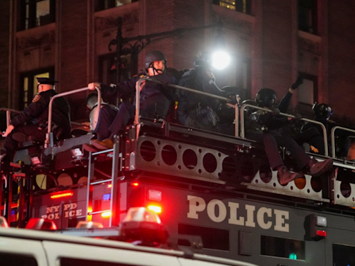 La policía de Nueva York irrumpe en un edificio de la Universidad de Columbia que había sido tomado por los estudiantes