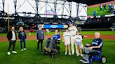 Snow family helps Gleason throw first pitch at Mariners game on Lou Gehrig Day | NHL.com