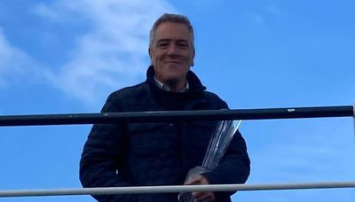 Hobbit star James Nesbitt turns heads in Louth as he grabs ferry to deliver Irish Open trophy to Royal Down