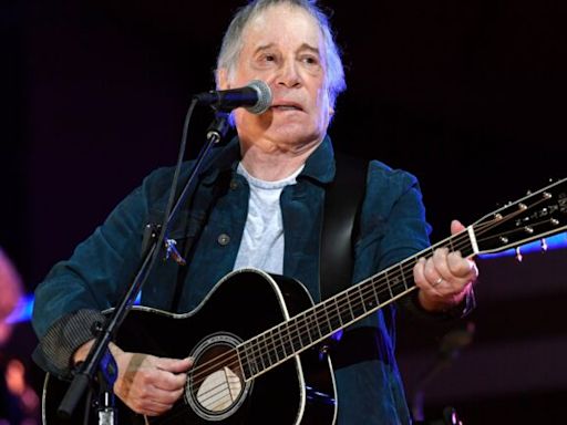 Paul Simon speaks at New England Conservatory commencement