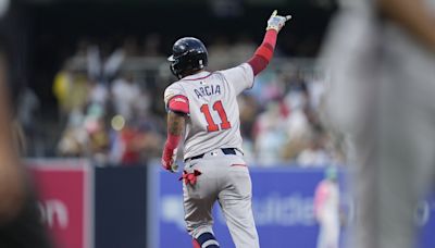 Ozuna warms up for the Home Run Derby with 2 blasts in the Braves' 6-1 win against the Padres