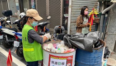 嘉縣雇弱勢族群做環保 有效消化大甲媽遶境垃圾