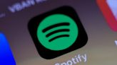 Spotify distribuirá el pódcast del polémico presentador Joe Rogan a otras plataformas