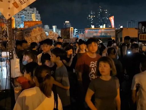 快訊/台中大慶夜市也停電？攤商拿手機打光營業 管委會回應了