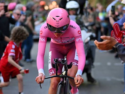 "Hoy voy desnudo": la reacción de Pogacar al conocer el visto bueno a su culote oscuro en el Giro de Italia