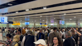 Au Royaume-Uni, une panne dans les aéroports du pays provoque le chaos