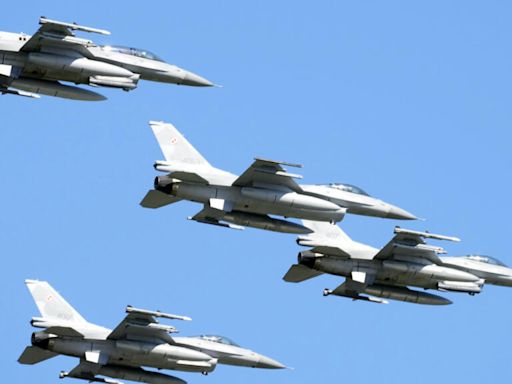 Los primeros cazas F-16 de Ucrania y las amenazas rusas de derribarlos