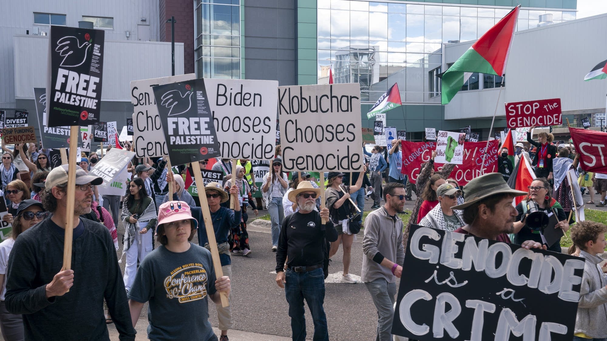 Pro-Palestinian demonstrators rally at DFL convention