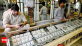 Jewellers, fashion retailers pin hopes on festive sales - Times of India