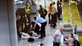 Vídeo: Agentes de la Guardia Civil reaniman a un pasajero del Aeropuerto de El Prat en parada cardiorrespiratoria