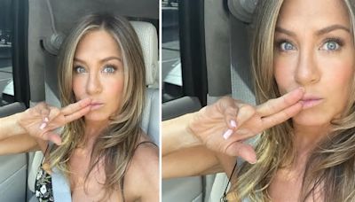 Jennifer Aniston da con la combinación perfecta de vestido floral y manicure para mayo 2024