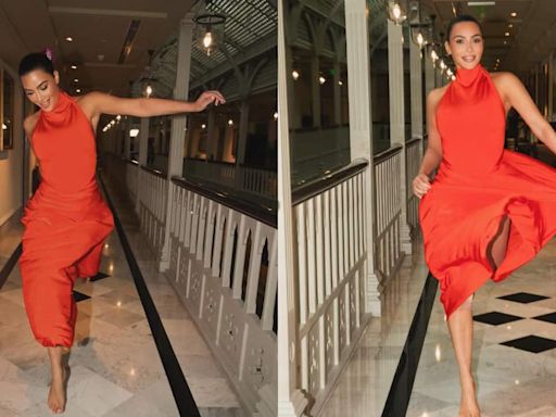 Kim Kardashian enjoyed her India trip to the fullest and these pics of her posing barefoot in Taj Hotel's corridors are proof