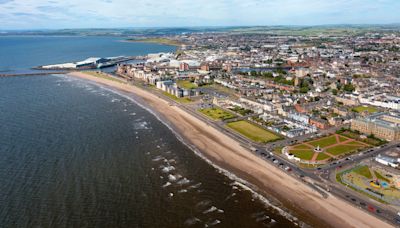 Visitors warned 'do not swim' at Scots beauty spot as dangerous bacteria found