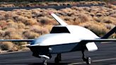 Cómo el XQ-67A, el nuevo drone de las Fuerzas Aéreas de EEUU que piensa, vuela y actúa por sí solo
