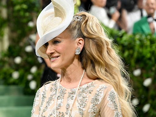 Sarah Jessica Parker’s Latest 'And Just Like That' Look Has Fans Loving Carrie’s Style All Over Again