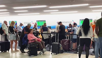 Así se vivió la jornada en el Aeropuerto de Tampa por el fallo informático: "hay mucha gente en el piso"