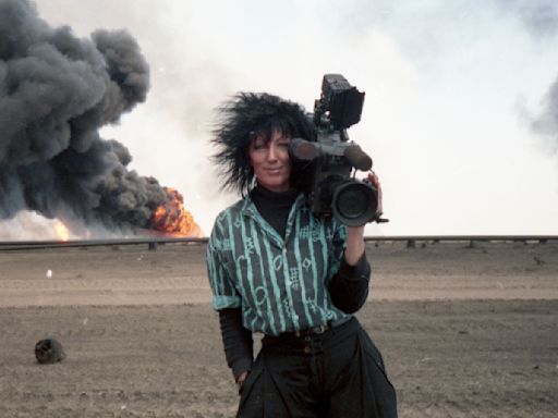 ‘Never Look Away’ Review: Lucy Lawless Directs Fascinating Documentary on Death-Defying Photojournalist Margaret Moth