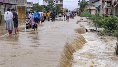 Streets flooded in Mumbai, Nagpur as intense showers pelt western India