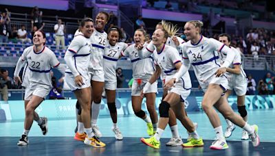 Handball aux JO de Paris : l’équipe de France féminine bat la Suède et se qualifie pour la finale