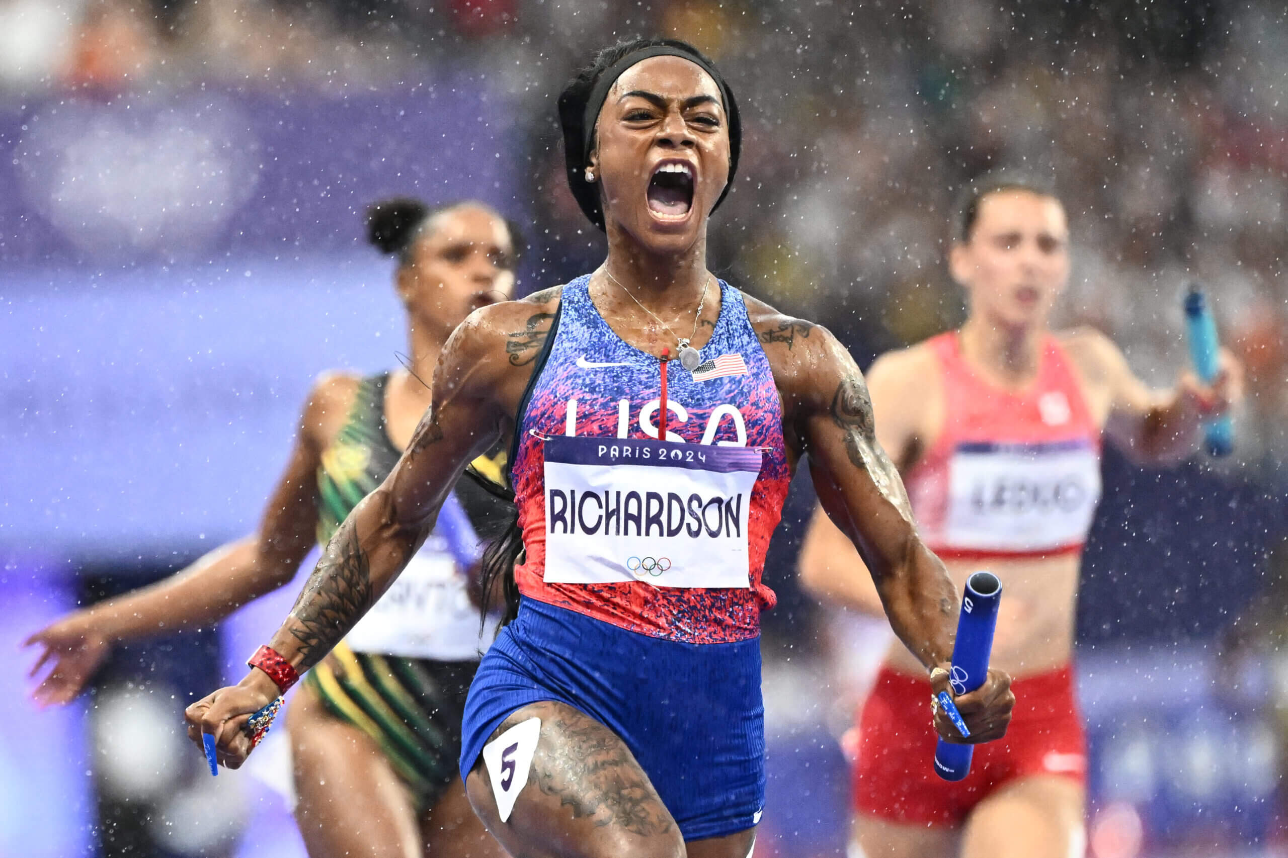 Richardson, U.S. women win gold in 4x100 relay