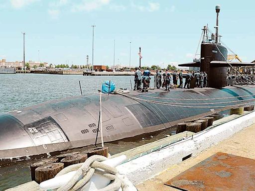 Ahora un submarino de EU llega a Cuba; escala tensión en la isla