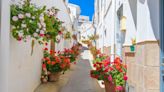 Uno de los pueblos más bonitos de España está en Almería: flores, un precioso casco histórico y una gran tradición minera