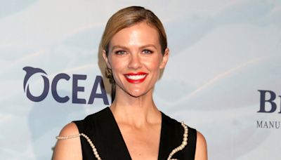 Brooklyn Decker slams tabloid for re-publishing comments on J. D. Vance's Hillbilly Elegy