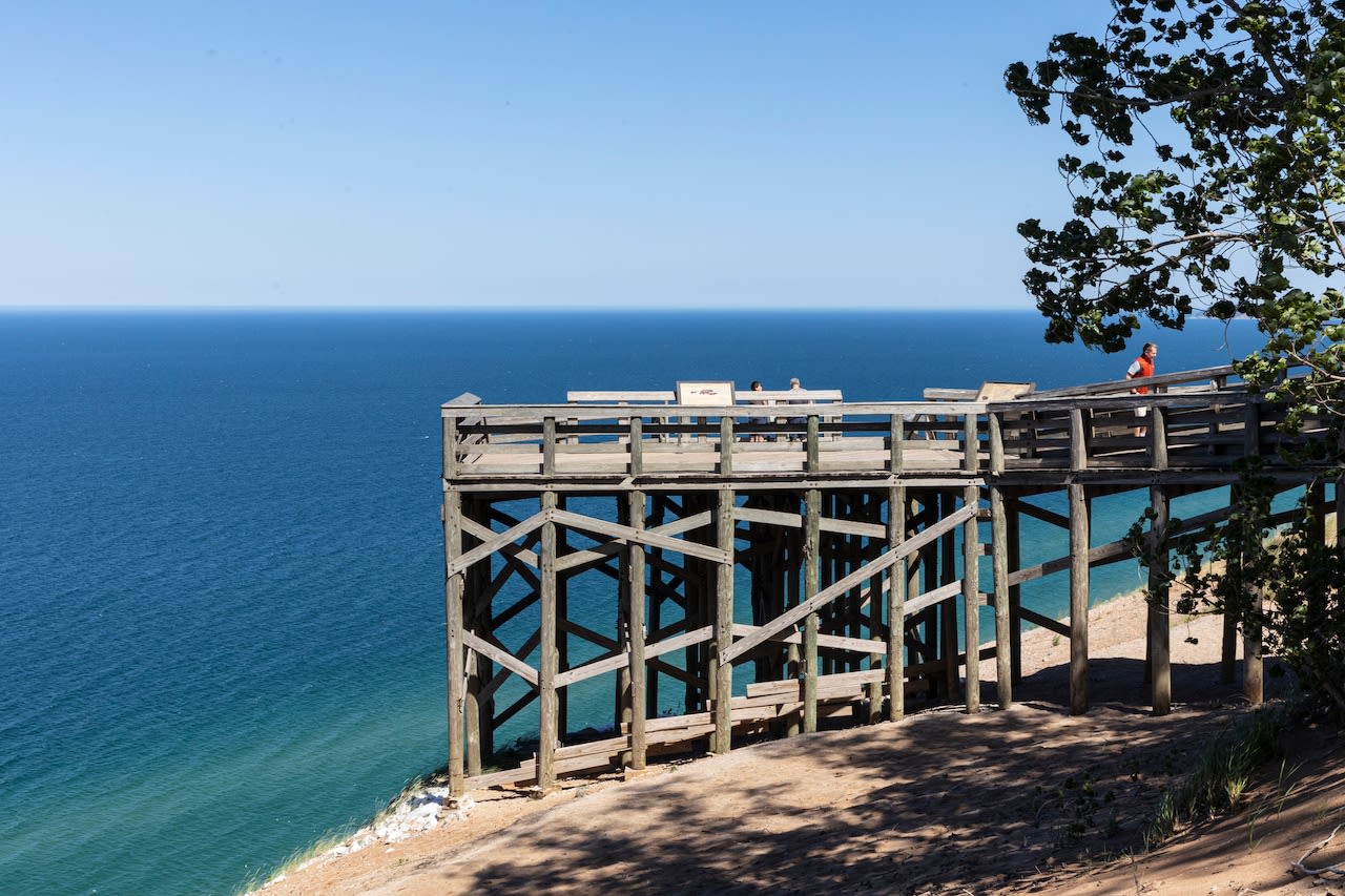 Sleeping Bear Dunes closes popular scenic drive for pavement project
