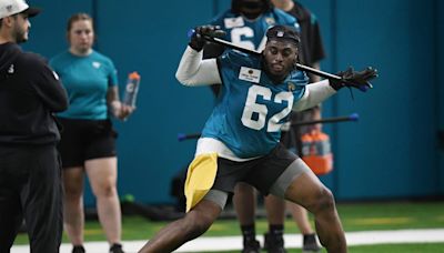 Jaguars Sign Rookie OL Javon Foster