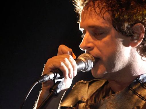 Gustavo Cerati entró en coma un 15 de mayo en Venezuela, luego de una rumba mortal en Colombia según el relato popular