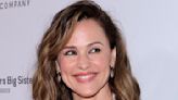 The Contents of Jennifer Garner's Post-Vacation Mom Bag Will Have You Snorting With Laughter