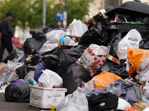 'Stinking Scottish summer looms' as council waste workers reject pay offer