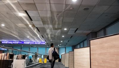 影／桃機休息區天花板砸落！工人懸掛半空掙扎嚇壞旅客 桃機回應了