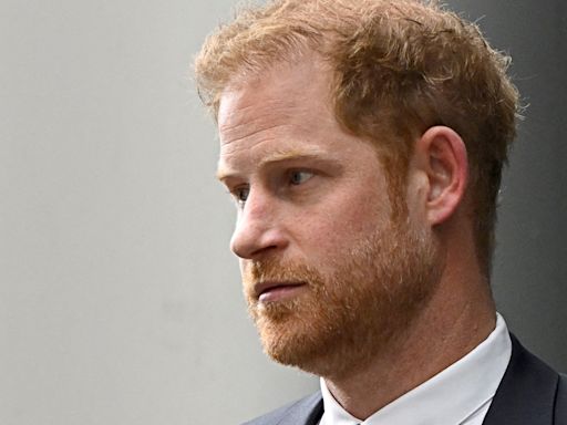 El príncipe Harry vuelve a Reino Unido, pero no se reunirá con su padre Carlos III por su apretada agenda