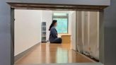 “Niños hikikomori”: por qué hay padres en Corea del Sur que se encierran en celdas para entender mejor a sus hijos