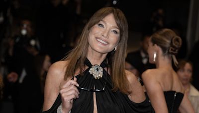 Carla Bruni-Sarkozy passe son été au Cap Nègre : découverte de son impressionnant château de rêve qui donne sur la mer