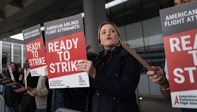 New American Airlines flight attendants are paid shockingly low wages
