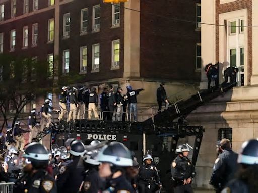 La policía de Nueva York desaloja el edificio ocupado en la Universidad de Columbia