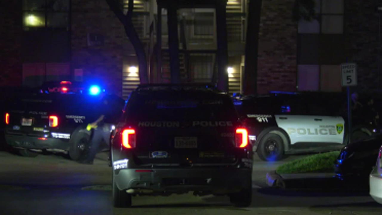 Man on the run after shooting ex-girlfriend's new boyfriend multiple times at Cambury Place Apartments in Houston