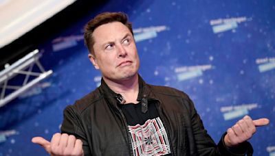 Column: Elon Musk thinks Tesla's investors love him. He's very wrong