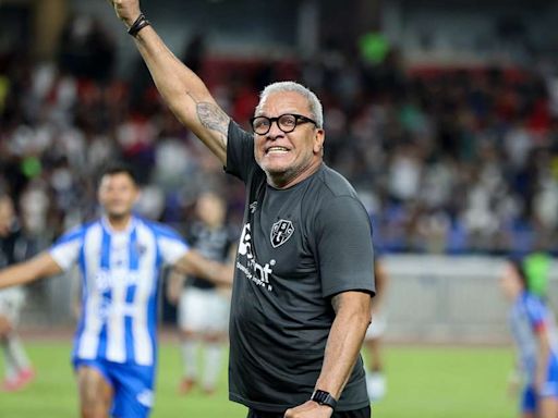 Contra o Guarani, Hélio dos Anjos alcança marca de 100 jogos à frente do Paysandu