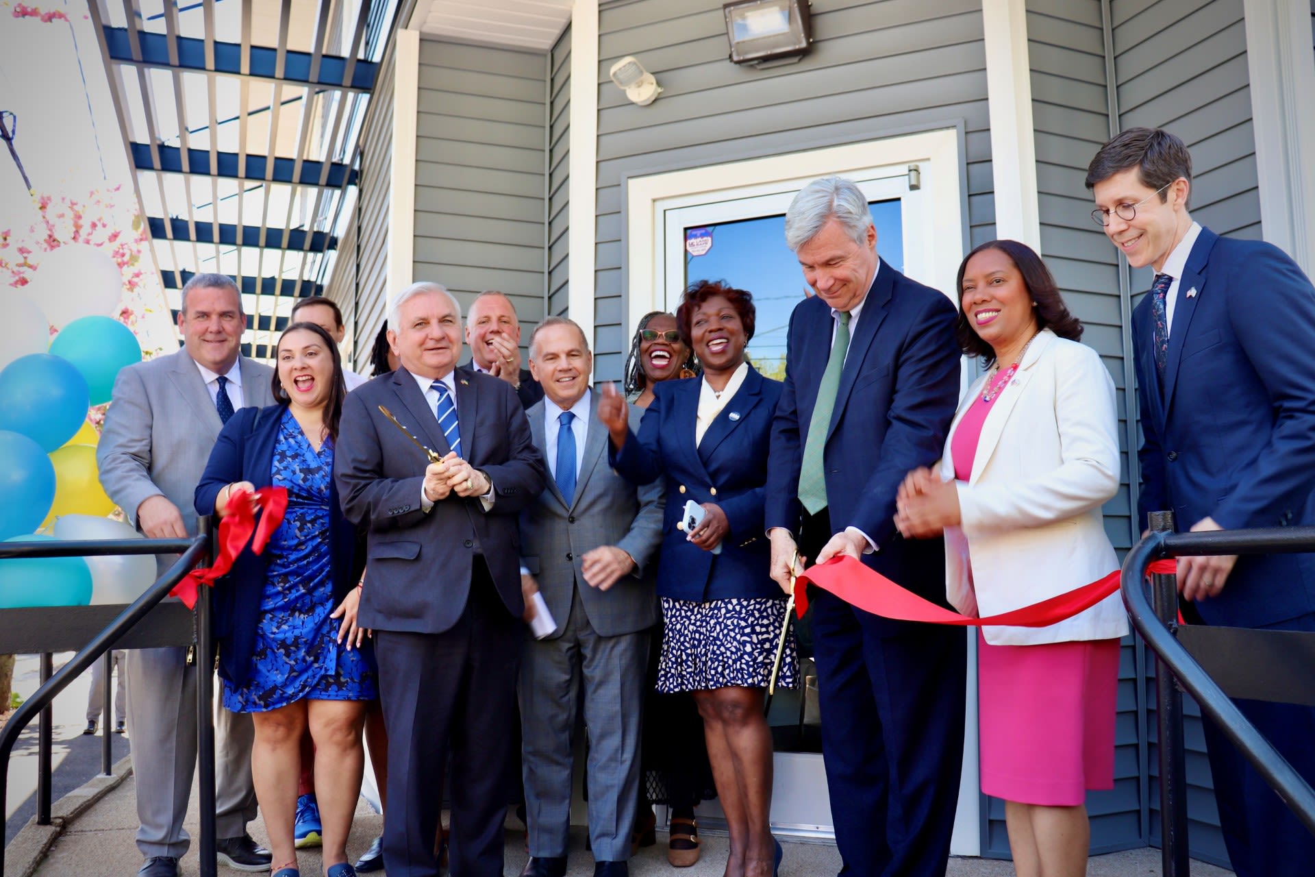 Senator Jack Reed and Sheldon Whitehouse help RIBBA open new small business hub | ABC6