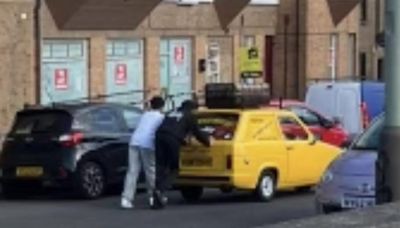 Bid to trace teen duo who pushed 'Del Boy's' broken down Reliant Regal van in Dundee