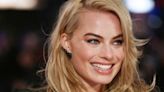 Barbie: se revelan nuevas fotos de Margot Robbie en el set de rodaje