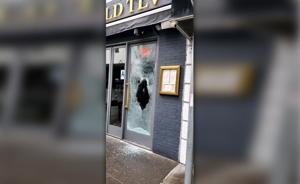 Vandal smashes UES kosher restaurant window; owner believes it was antisemitic