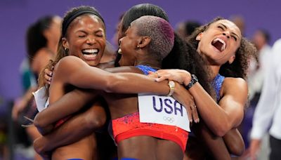 Video: Team USA dominates women’s 4x400 relay, setting new American record