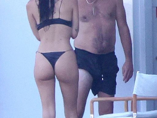 Leonardo DiCaprio gets jellyfish sting while with Vittoria Ceretti